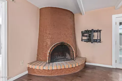 Living - 909 E Waltann Ln, Phoenix, AZ 85022 photo 3 of 4