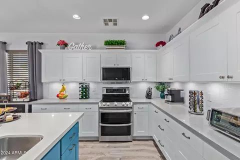 Kitchen - 1537 E Indigo St, Gilbert, AZ 85298 photo 1 of 4