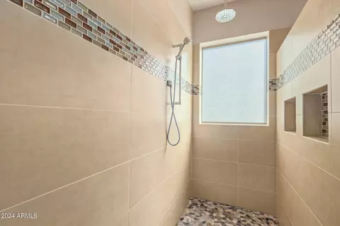 Bath - 1537 E Indigo St, Gilbert, AZ 85298 photo 2 of 4