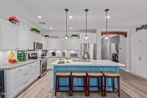 Kitchen - 1537 E Indigo St, Gilbert, AZ 85298 photo 4 of 4