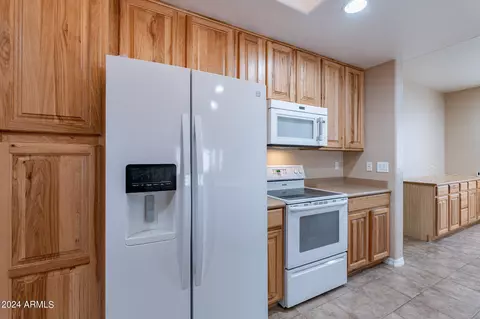 Kitchen - 4202 E Broadway Rd #213, Mesa, AZ 85206 photo 6 of 8