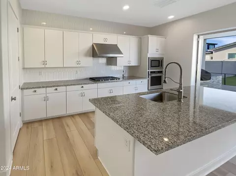 Kitchen - 10204 E Thunderbolt Ave, Mesa, AZ 85212 photo 5 of 6
