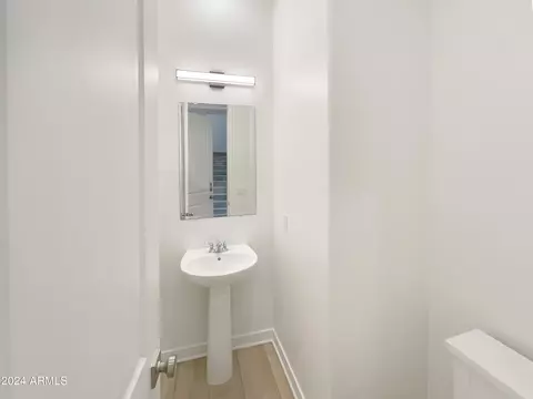 Bath - 10204 E Thunderbolt Ave, Mesa, AZ 85212 photo 3 of 8