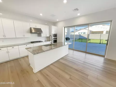 Kitchen - 10204 E Thunderbolt Ave, Mesa, AZ 85212 photo 3 of 6