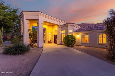 5205 W Winston Dr, Laveen, AZ 85339