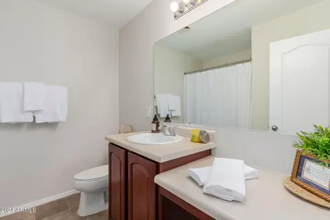 Bath - 2828 E Dunbar Dr, Phoenix, AZ 85042 photo 3 of 4