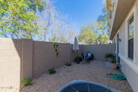 Exterior - 2828 E Dunbar Dr, Phoenix, AZ 85042 photo 7 of 7