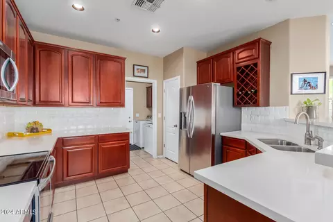 Kitchen - 2828 E Dunbar Dr, Phoenix, AZ 85042 photo 2 of 4