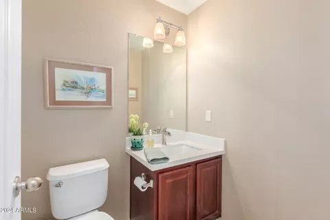 Bath - 2828 E Dunbar Dr, Phoenix, AZ 85042 photo 1 of 4