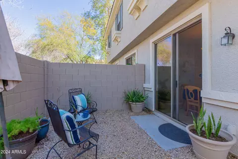 Exterior - 2828 E Dunbar Dr, Phoenix, AZ 85042 photo 5 of 7