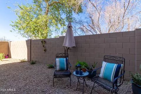 Exterior - 2828 E Dunbar Dr, Phoenix, AZ 85042 photo 4 of 7