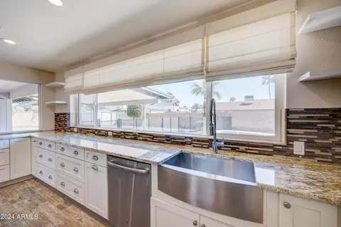 Kitchen - 6117 E Hobart St, Mesa, AZ 85205 photo 2 of 4
