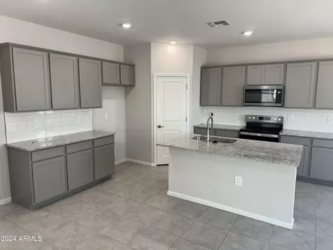 4685 S Yellow Peak Rd, Apache Junction, AZ 85119 photo 2