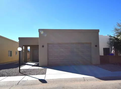 462 S Meadowood Ln, Sierra Vista, AZ 85635