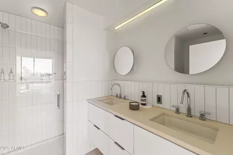 Bath - 312 E Windsor Ave #1, Phoenix, AZ 85004 photo 3 of 3