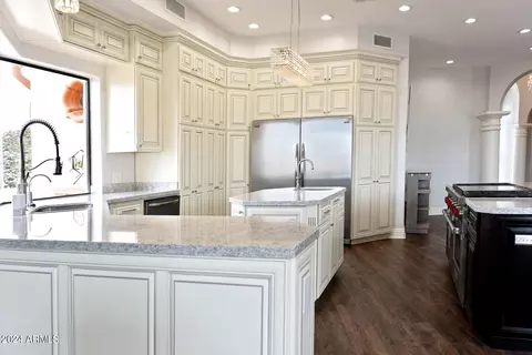 Kitchen - 2300 E Maple St, Globe, AZ 85501 photo 5 of 7
