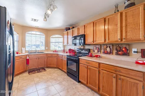 Kitchen - 7137 E Lindner Ave, Mesa, AZ 85209 photo 2 of 5