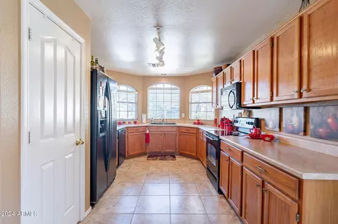 Kitchen - 7137 E Lindner Ave, Mesa, AZ 85209 photo 1 of 5