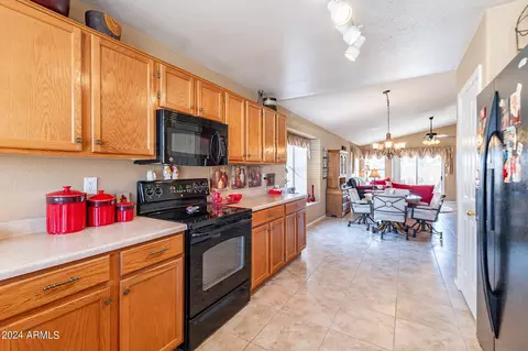 Kitchen - 7137 E Lindner Ave, Mesa, AZ 85209 photo 5 of 5