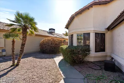 Exterior - 4309 E Siesta Ln, Phoenix, AZ 85050 photo 5 of 9