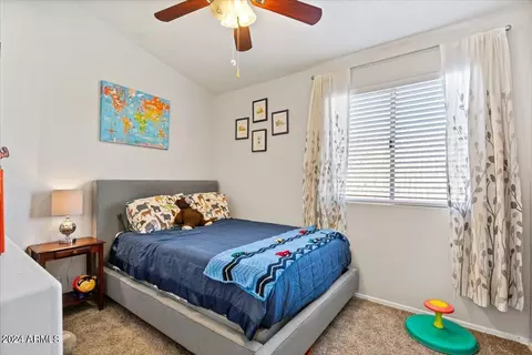 Bedroom - 4309 E Siesta Ln, Phoenix, AZ 85050 photo 4 of 7