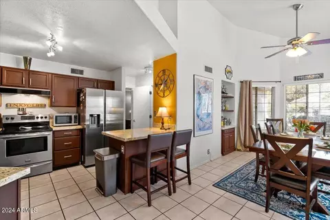 Kitchen - 4309 E Siesta Ln, Phoenix, AZ 85050 photo 1 of 5