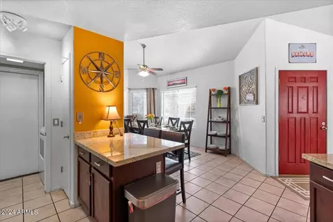 Kitchen - 4309 E Siesta Ln, Phoenix, AZ 85050 photo 4 of 5
