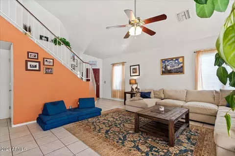 Living - 4309 E Siesta Ln, Phoenix, AZ 85050 photo 4 of 4