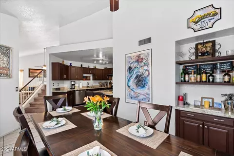 Dining - 4309 E Siesta Ln, Phoenix, AZ 85050 photo 2 of 2