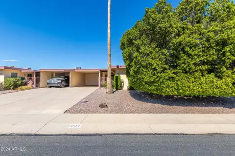 9822 W Royal Ridge Dr, Sun City, AZ 85351