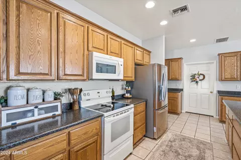 Kitchen - 652 N 99th St, Mesa, AZ 85207 photo 6 of 7
