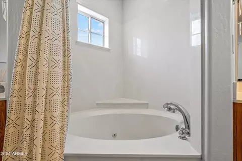 Bath - 652 N 99th St, Mesa, AZ 85207 photo 3 of 5