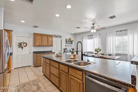 Kitchen - 652 N 99th St, Mesa, AZ 85207 photo 4 of 7