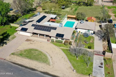 814 E Harwell Rd, Gilbert, AZ 85234