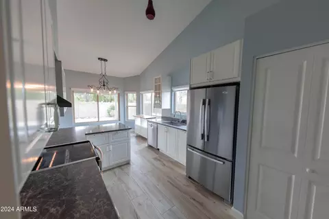 Kitchen - 3801 E Monte Cristo Ave, Phoenix, AZ 85032 photo 9 of 13