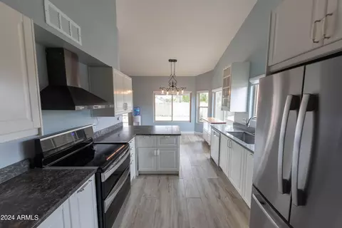 Kitchen - 3801 E Monte Cristo Ave, Phoenix, AZ 85032 photo 10 of 13