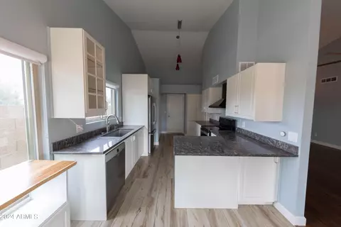 Kitchen - 3801 E Monte Cristo Ave, Phoenix, AZ 85032 photo 6 of 13