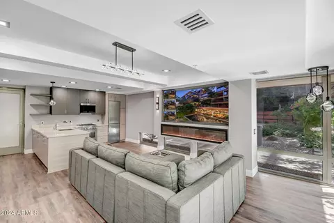 7141 E Rancho Vista Dr #1012, Scottsdale, AZ 85251