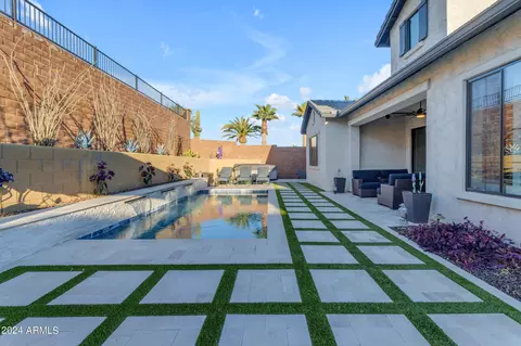 Exterior - 722 E Ashurst Dr, Phoenix, AZ 85048 photo 12 of 28