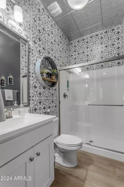 Bath - 722 E Ashurst Dr, Phoenix, AZ 85048 photo 8 of 9
