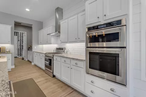 Kitchen - 722 E Ashurst Dr, Phoenix, AZ 85048 photo 5 of 6