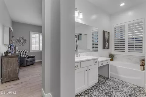 Bath - 722 E Ashurst Dr, Phoenix, AZ 85048 photo 1 of 9