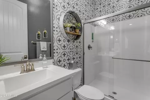 Bath - 722 E Ashurst Dr, Phoenix, AZ 85048 photo 7 of 9