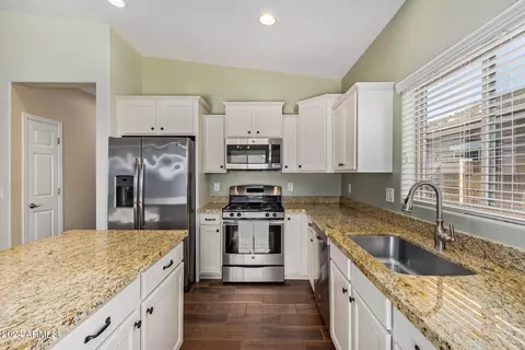 Kitchen - 2735 E Hickory St, Gilbert, AZ 85298 photo 2 of 4