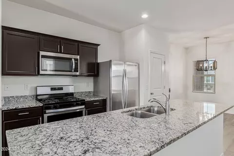 287 W Mammoth Cave Dr, San Tan Valley, AZ 85140