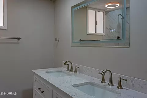 Bath - 5222 E Bornite Ln, Globe, AZ 85501 photo 1 of 7