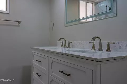 Bath - 5222 E Bornite Ln, Globe, AZ 85501 photo 2 of 7