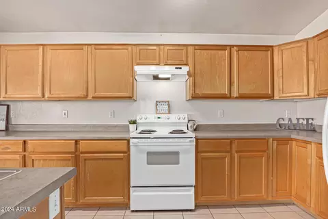 Kitchen - 748 W Moore Ave, Gilbert, AZ 85233 photo 6 of 7