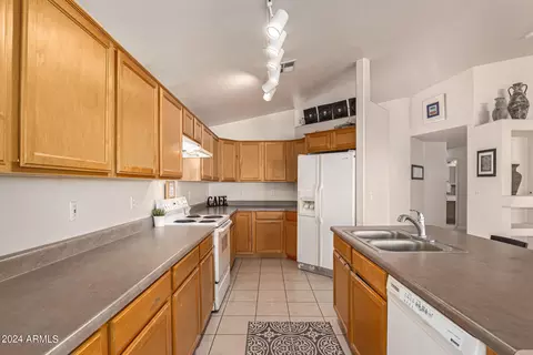 Kitchen - 748 W Moore Ave, Gilbert, AZ 85233 photo 5 of 7