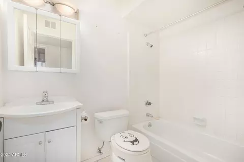 Bath - 827 E Le Marche Ave, Phoenix, AZ 85022 photo 2 of 2